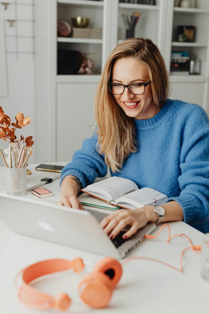 Woman smiling looking to a screen while is talking to psychologist